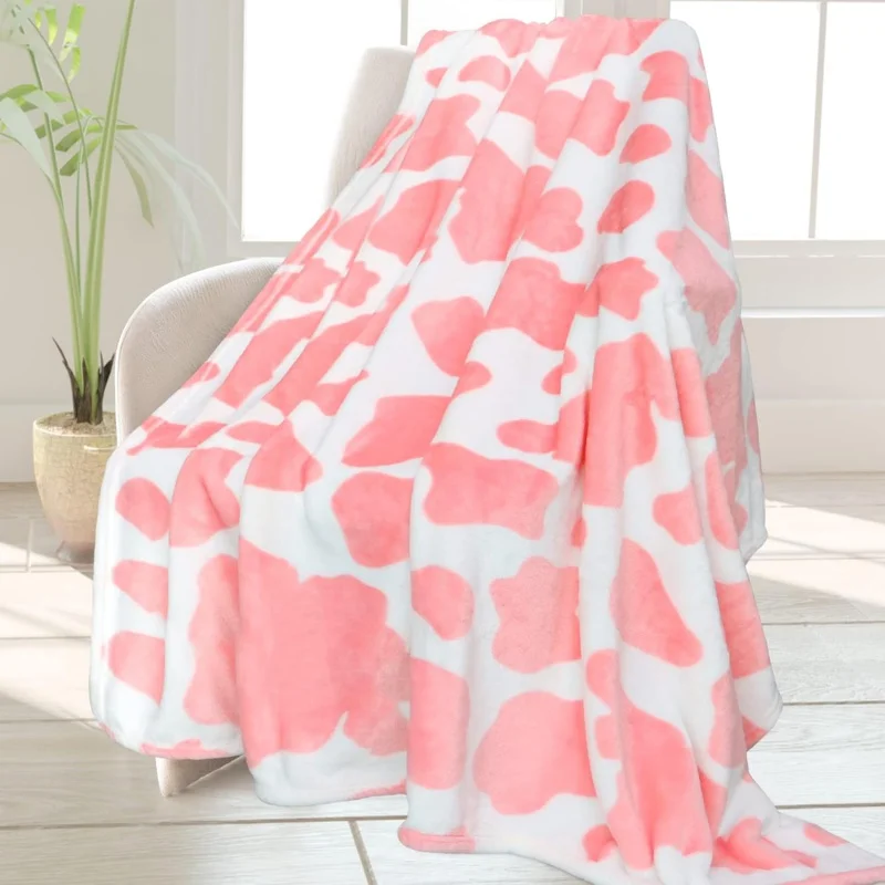 

Cute strawberry cow printed casual fashion blanket soft flannel lightweight living room sofa decoration gift