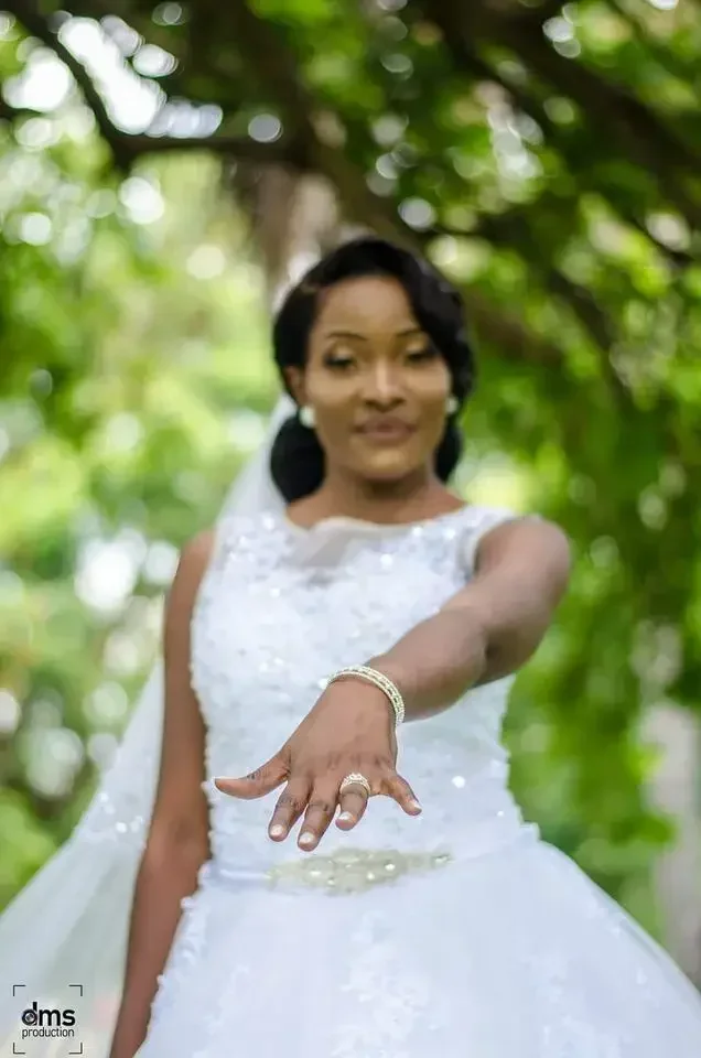 Abito da sposa abito da ballo con applicazioni in pizzo senza maniche personalizzato con cintura in rilievo Abiti da sposa vintage da giardino taglie forti