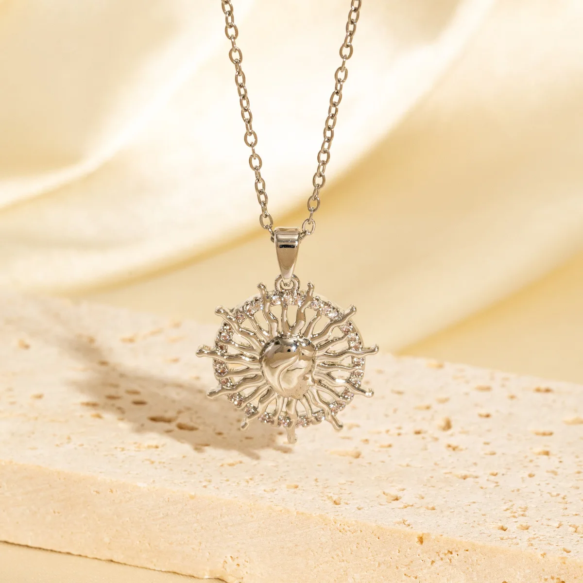 Coranda Copper Zircon Necklace Summer Star Sun Necklace Round Real Gold Set with Zirconia Clavicle Women's Jewelry Gift