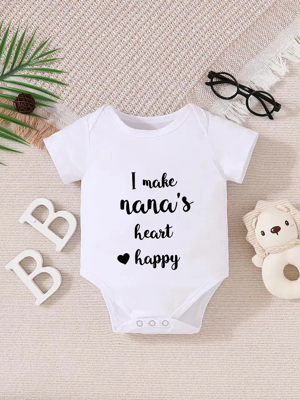 Baby short-sleeved triangle bodysuit, fun letter print, button design, easy to care for, suitable for new parents.