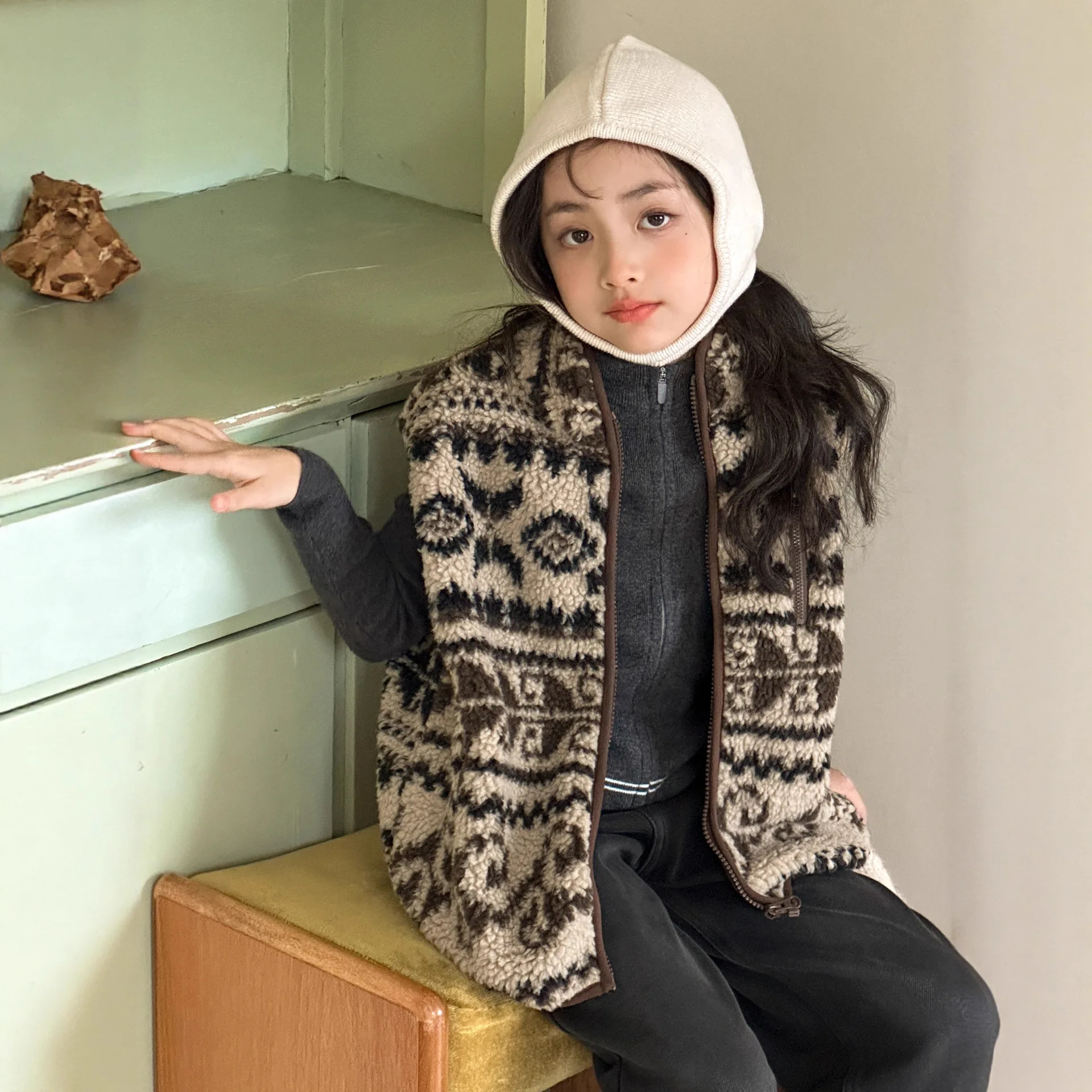Girls Vest 2025 Autumn and Winter New Thick Vest for Wearing Fashionable Patterns on The Outside Casual Daily Versatile Fashion