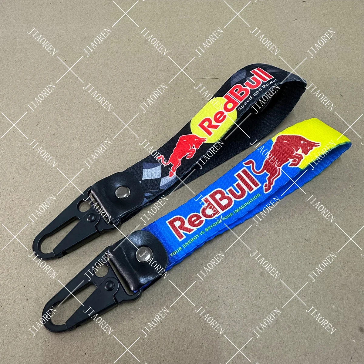 Llavero con bordado de toro rojo, correa con etiqueta, accesorios de cuero, llavero de carreras