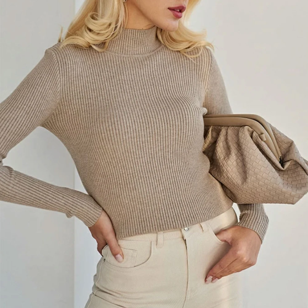 سترة نسائية جديدة موديل 2025 بلون سادة ورقبة عالية وأكمام طويلة