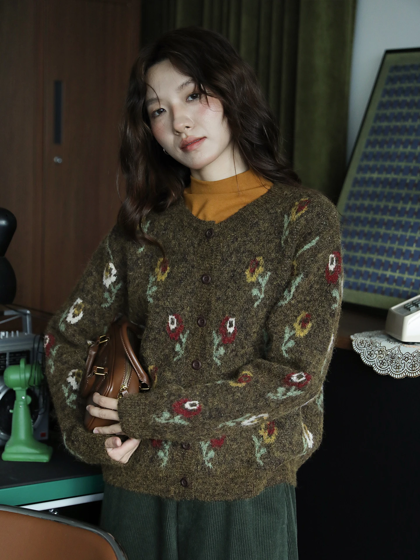 

Ретро-кардиган кофейного цвета, свободный, утепленный, осенне-зимний, новый, с 5% содержанием шерсти, вязаный свитер, повседневный, с круглым вырезом