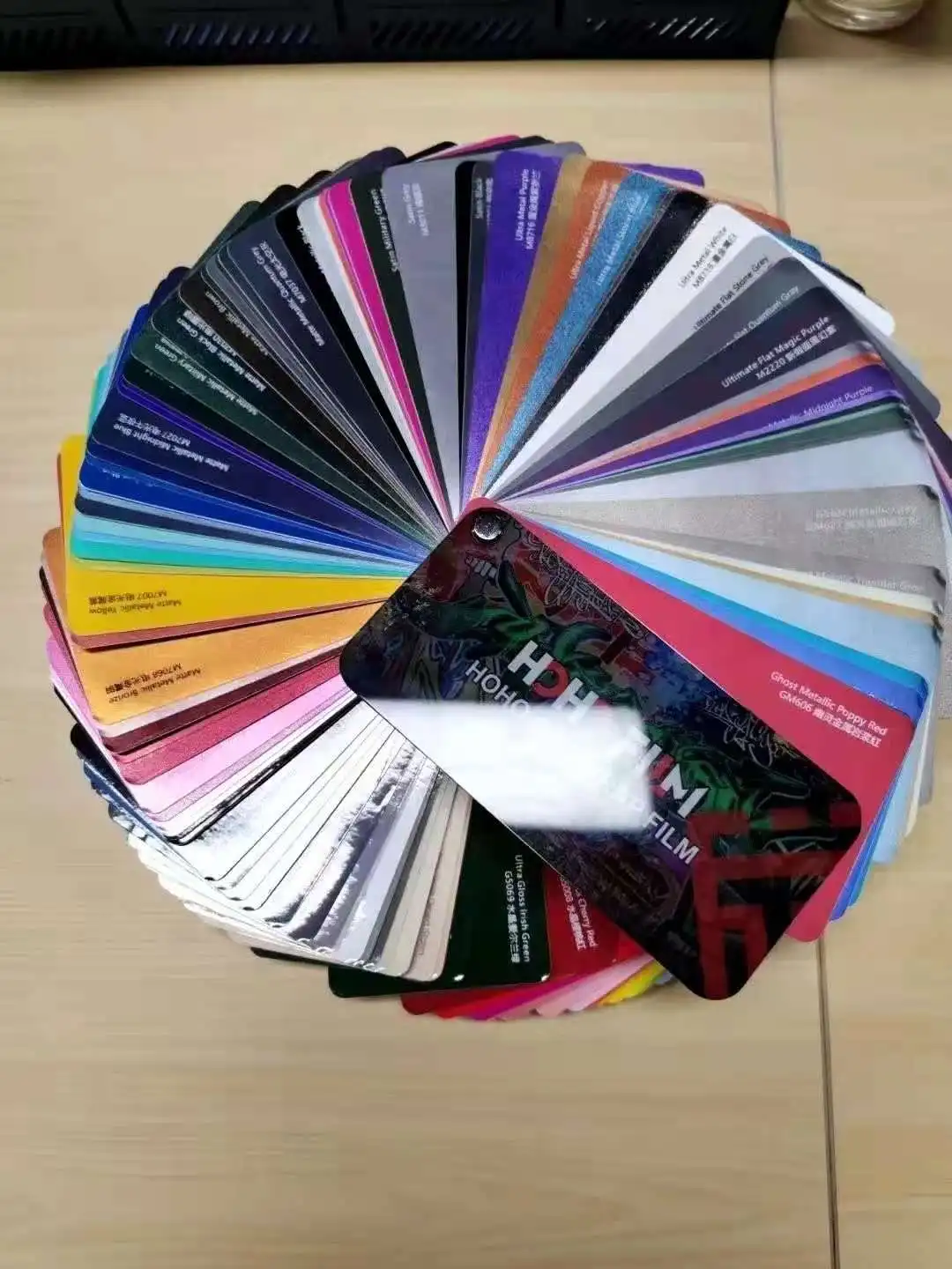 Pellicola protettiva adesiva per auto in vinile metallizzato lucido blu galassia con pellicola protettiva per auto con bolle libere