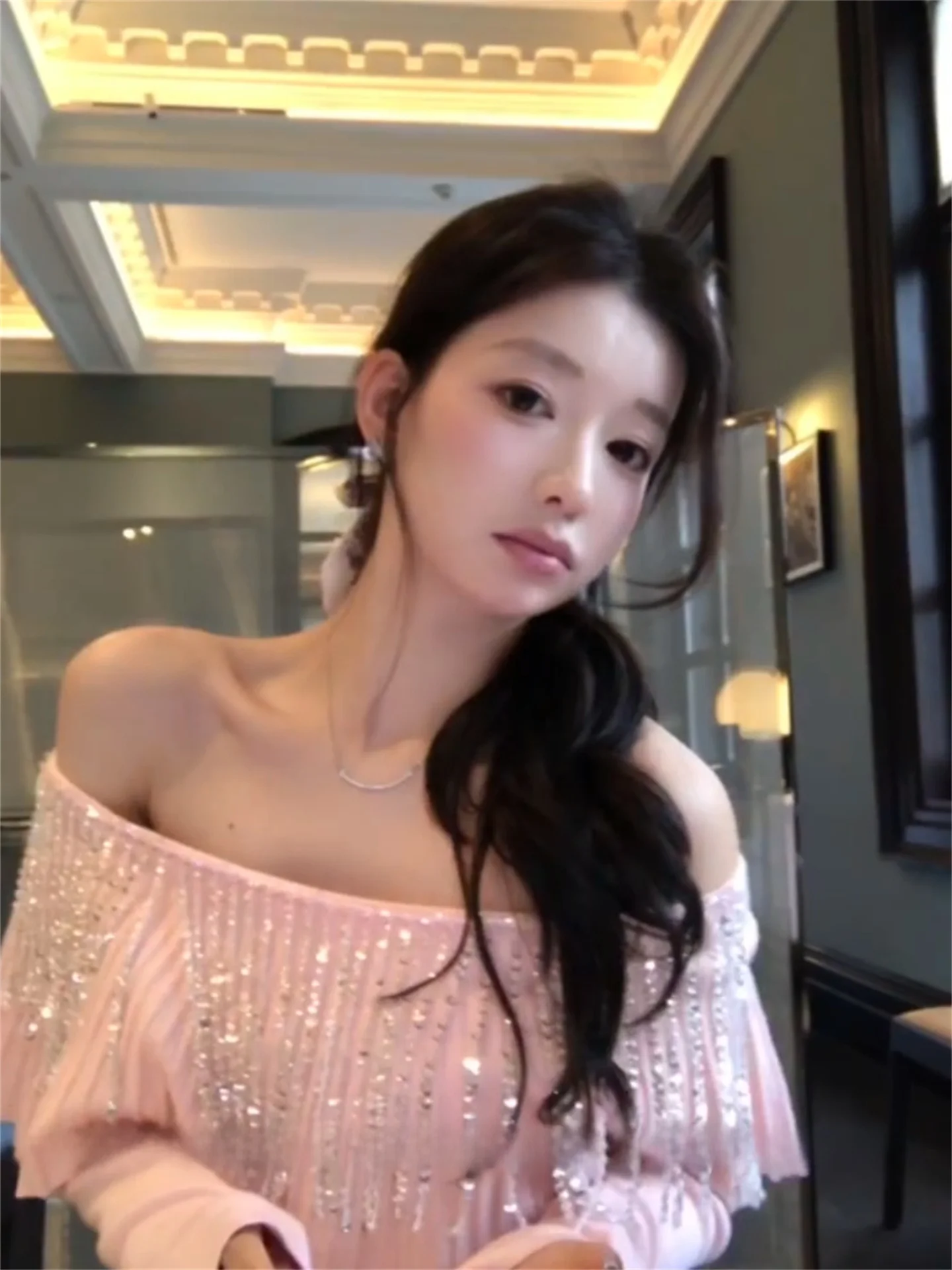 

Розовый вязаный облегающий топ с длинным рукавом для женщин, осенне-зимний, для ношения как нижний или верхний слой, с открытыми плечами и приталенным силуэтом