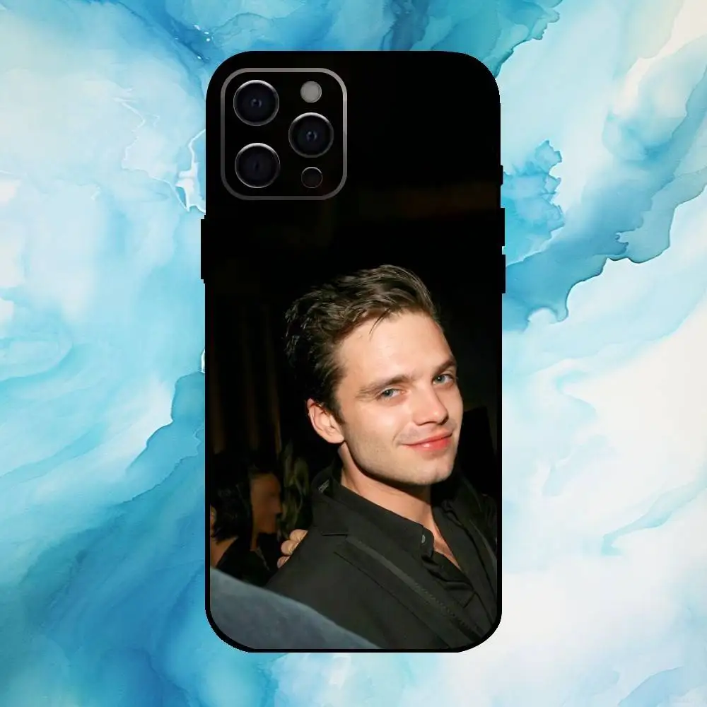 حافظة هاتف ممثل S-Sebastian Stan لهاتف iPhone17,16,15,14,13,12,11 Plus، Pro Max غطاء أسود ناعم