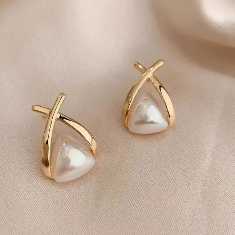 Gold Earrings for Women Trendy Stud Earrings Dainty Pearl Earrings Simple Hypoallergenic Jewelry Wedding Gifts