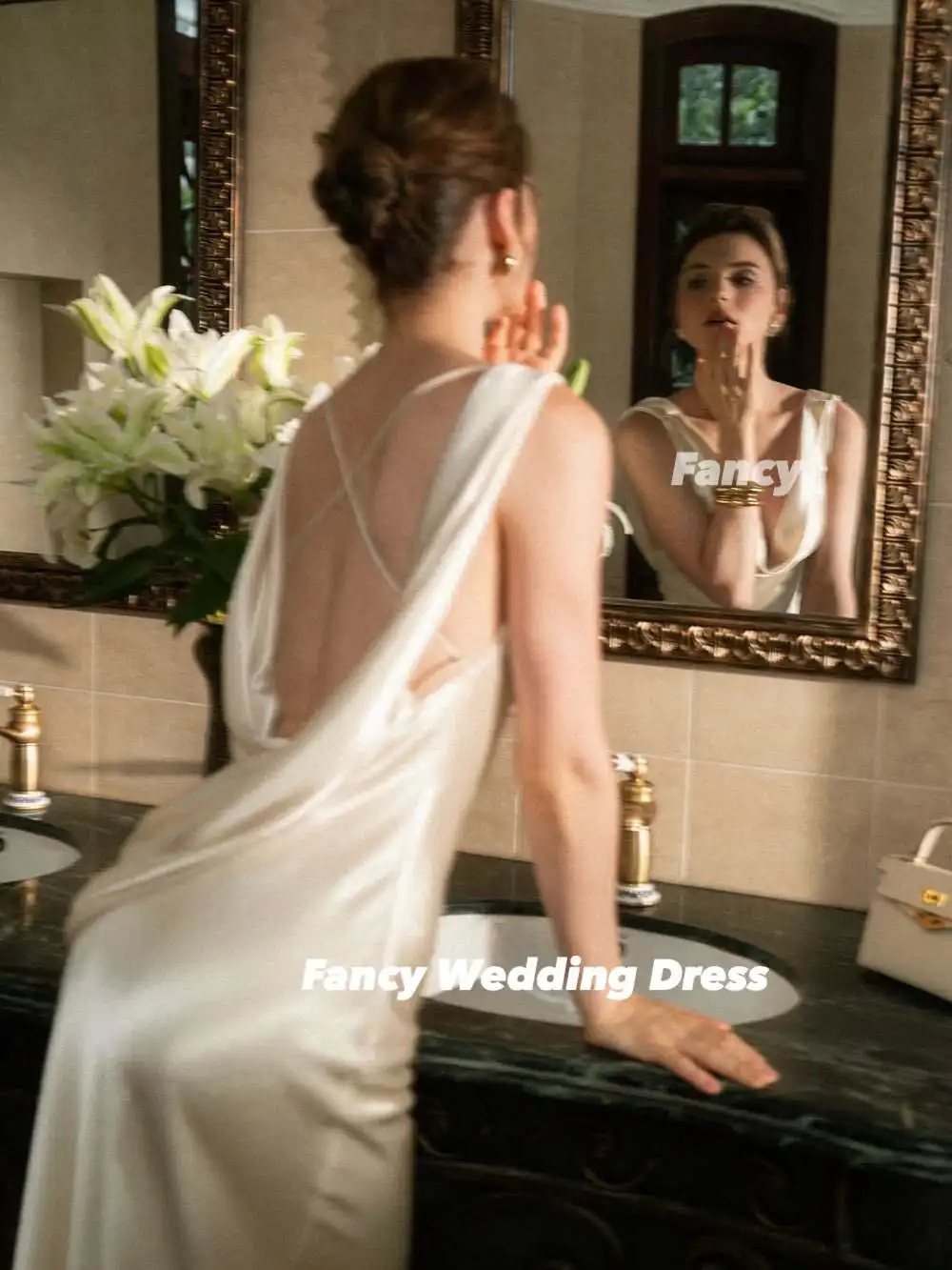 فستان سهرة أنيق فاخر برقبة على شكل V عميق في المملكة العربية السعودية فستان حفلات نسائي قصير بدون أكمام فساتين حفلات رسمية مقلدة حسب الطلب #5