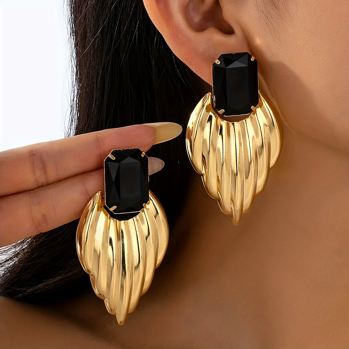 A Pair of Arabic Metal-Style Fashionable, Sexy and Versatile Women's Earrings