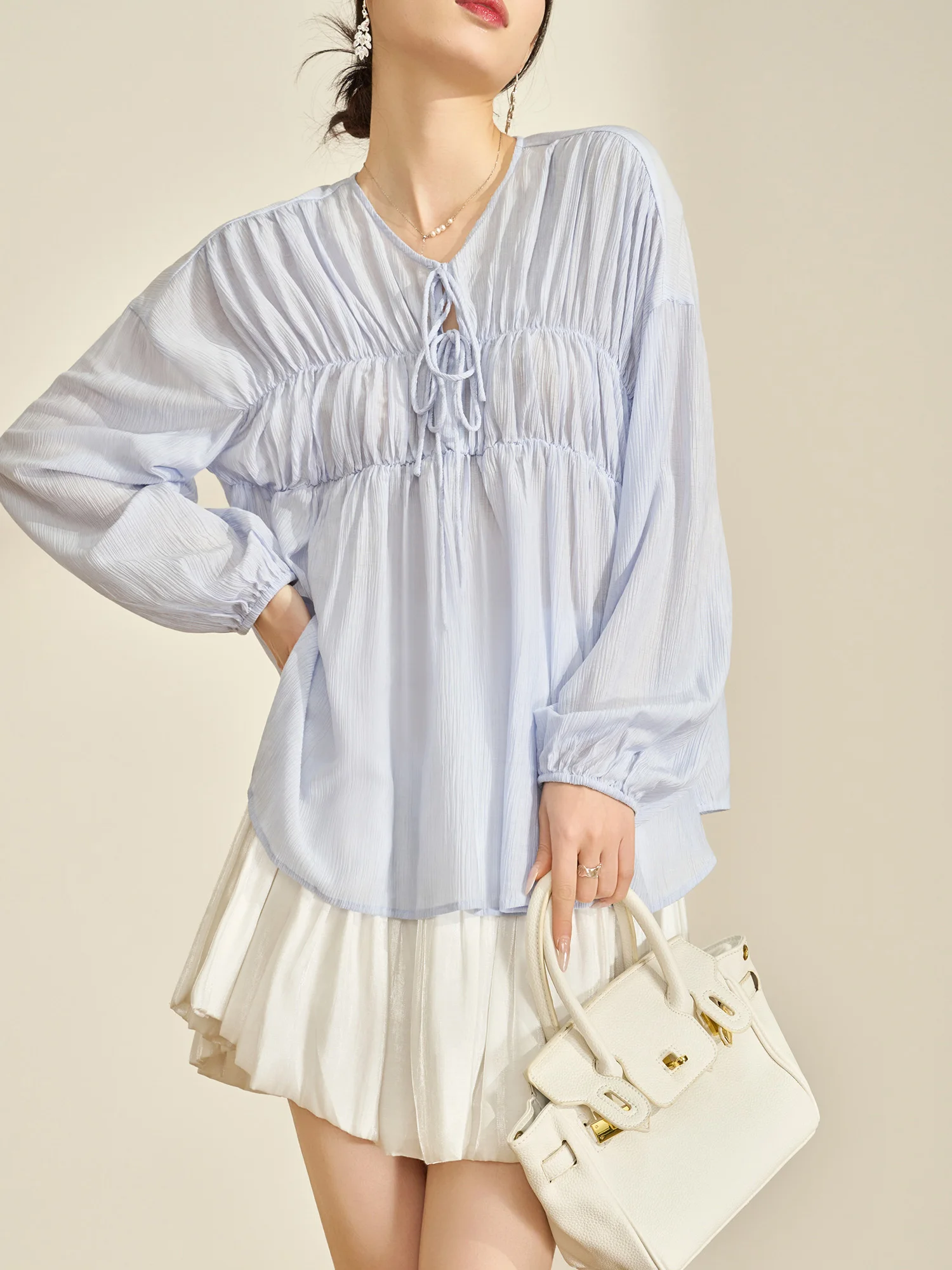 

Flowing Era Blue Long Sve Loose Women's irt Casual Sle V-Ne Folded Design Belted Faionable Top for Younger Look