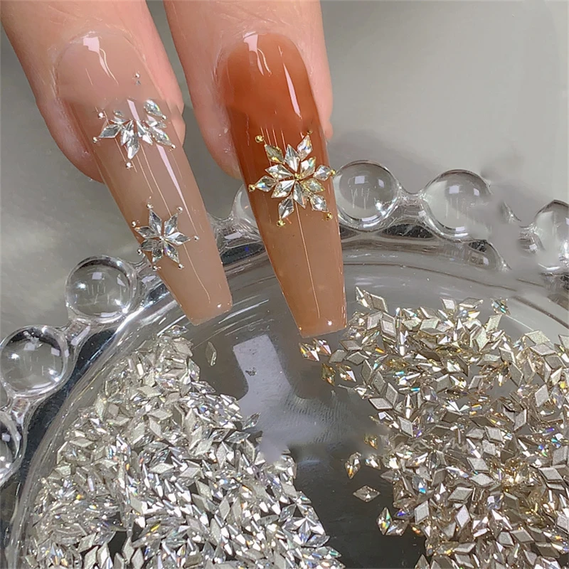 100 szt. Mini Diamenty do Paznokci 1.5x3mm, Srebrne, Przezroczyste, w Kształcie Rombu i Końskiego Oka, Błyszczące Cyrkonie, Ozdoby do Paznokci, Kryształki do Paznokci