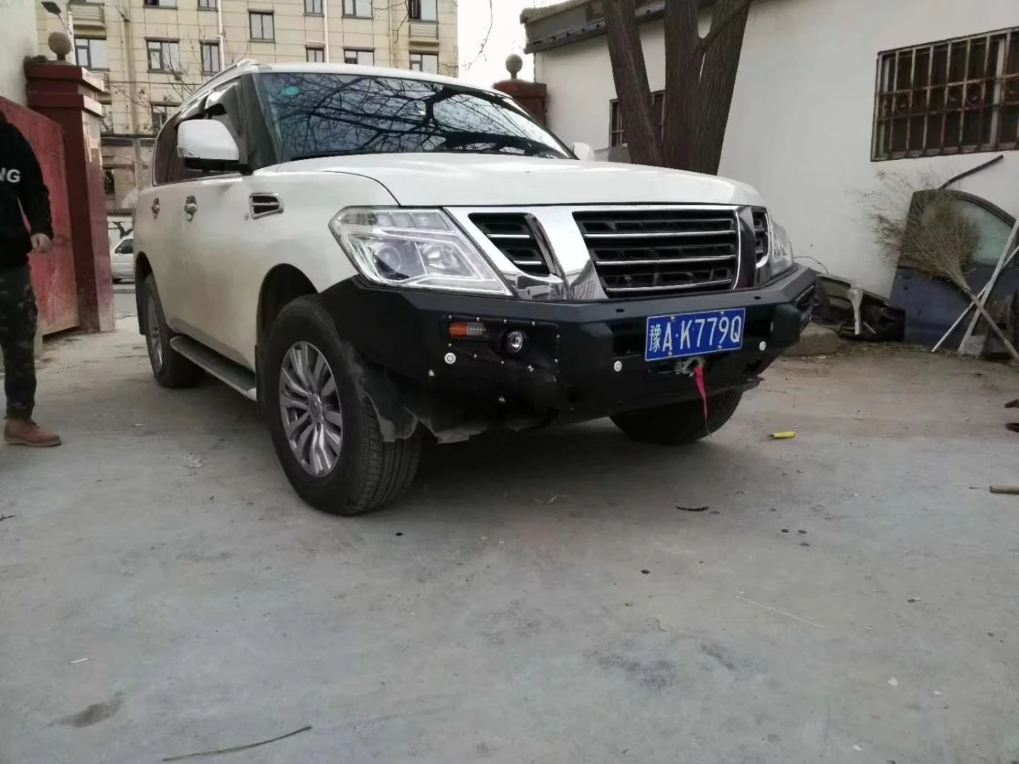 4X4 Off-Road Heavy Duty Steel Front Bumper Bull Bar with Winch Mount for Nissan Patrol Y62 2010-2019 view 3