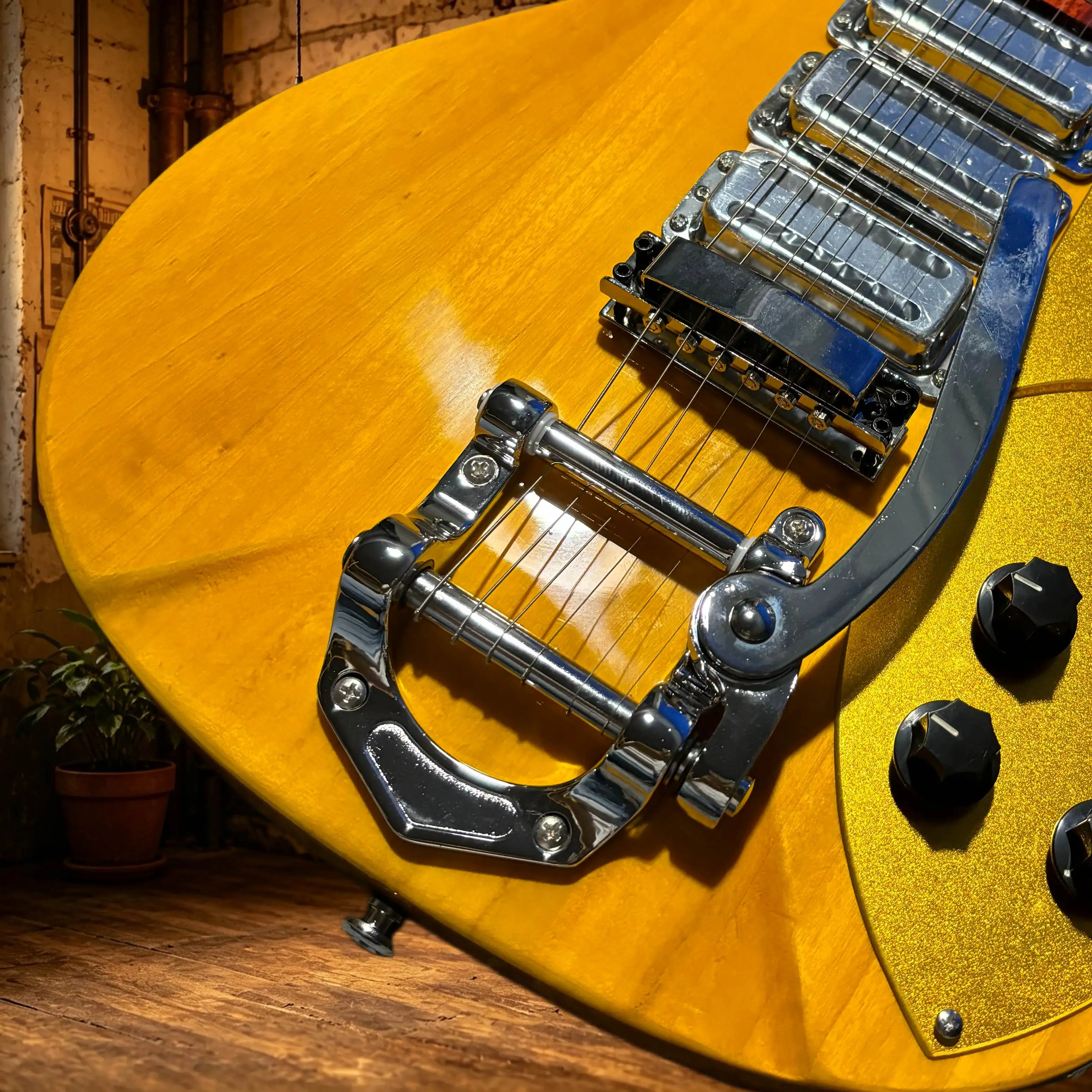 325 Raw Wood Varnish HHH Large Handle Shaped Electric Guitar Gold Glitter Powder Protective Board Retro Country Piano