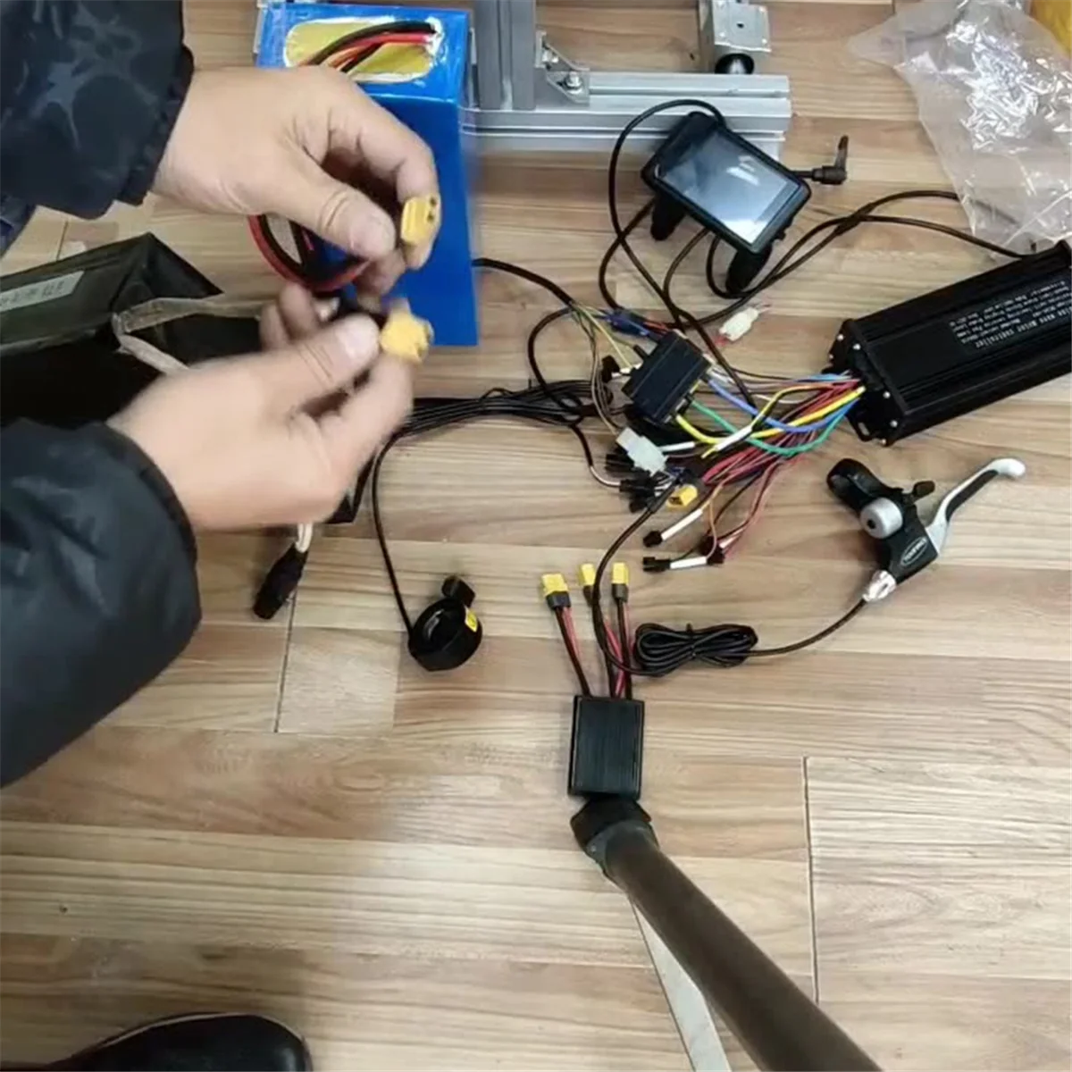 

Новый двухэлементный аккумуляторный модуль 40А, параллельный модуль с двумя батареями, разряды одновременно для увеличения тока