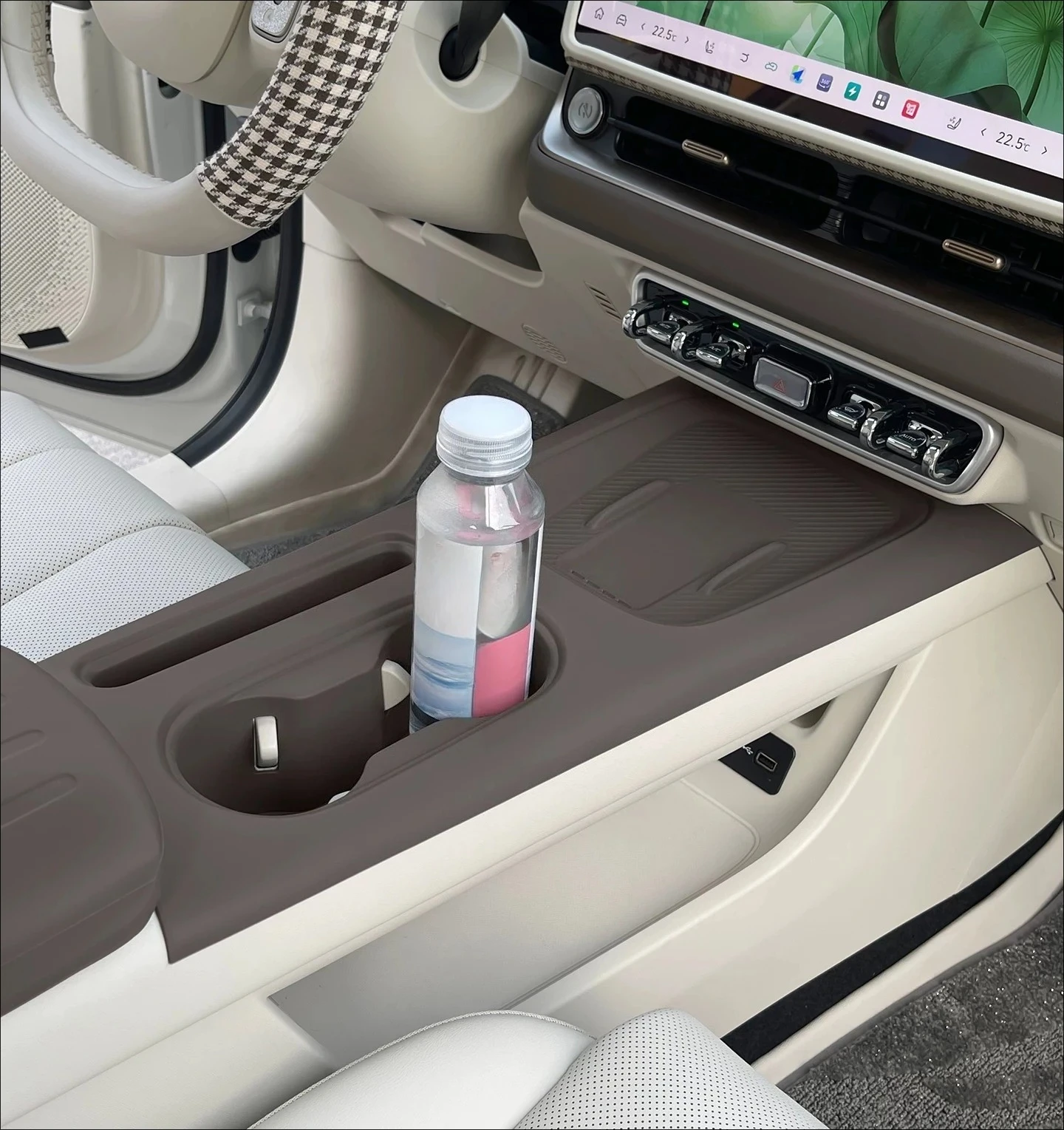 Integrated Center Console Silicone Mat for 2026 GWM ORA 5 Dust‑proof Anti‑slip Cup & Phone Holder Slot Pad Interior Accessories