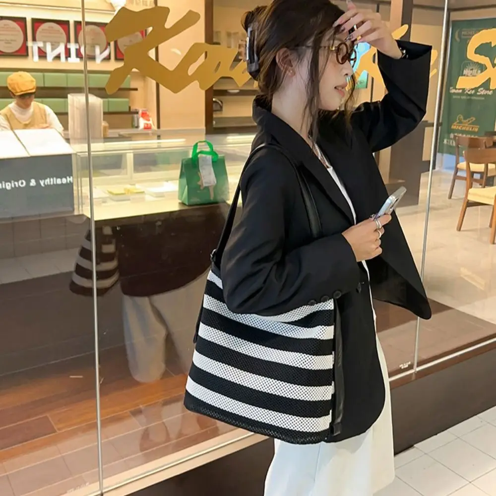 

Korean Style Black and White Striped Bucket Bag Large Capacity Lazy Style Woven Shoulder Bag Zipper Beach Handbag