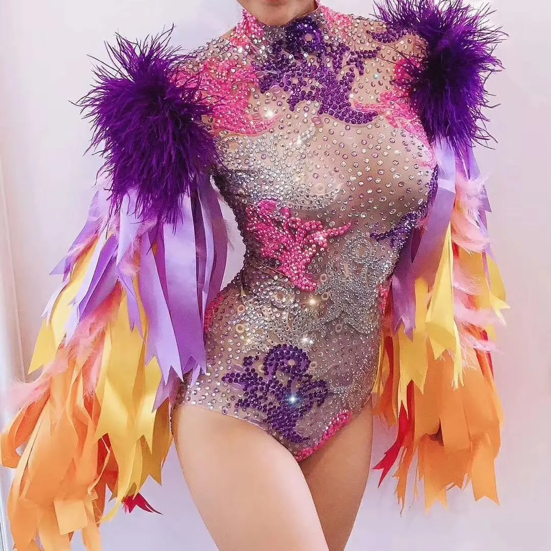 Mono de cinta de colores para mujer, traje de plumas púrpuras brillantes con diamantes de imitación, vestido de actuación para escenario, Club de graduación, nuevo