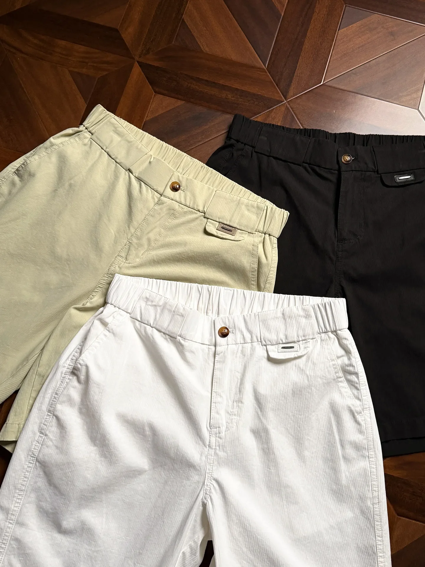 Pure cotton vertical and non-sticky, classic pure black five-point pants, light and casual short pants.