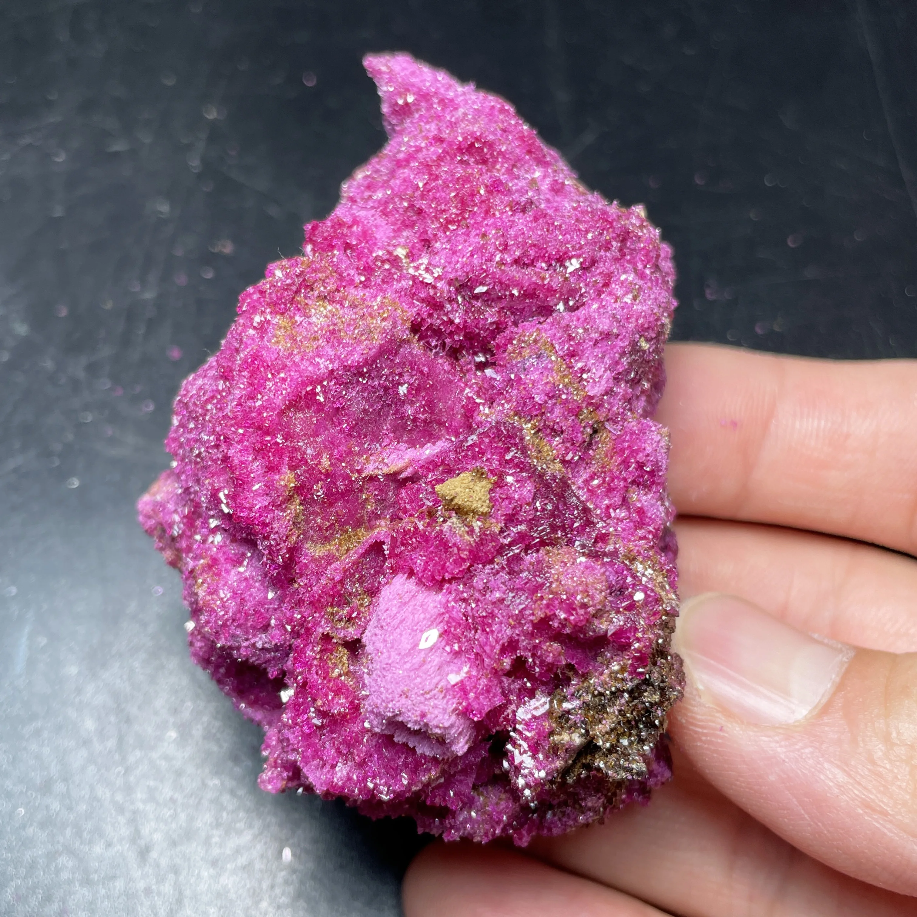 Spesimen Mineral Ruby Myanmar Alami Kristal Kuarsa Batu Penyembuhan Dekorasi Rumah Efek Neon Merah R01-11