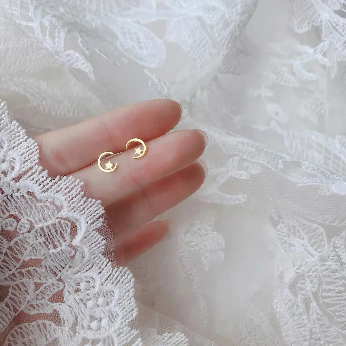 موضة صغيرة ستار القمر وأقراط للنساء الرجال الحد الأدنى صغيرة صغيرة الذهب اللون الفضي اللون نجمة القمر الأذن ثقب المجوهرات #4