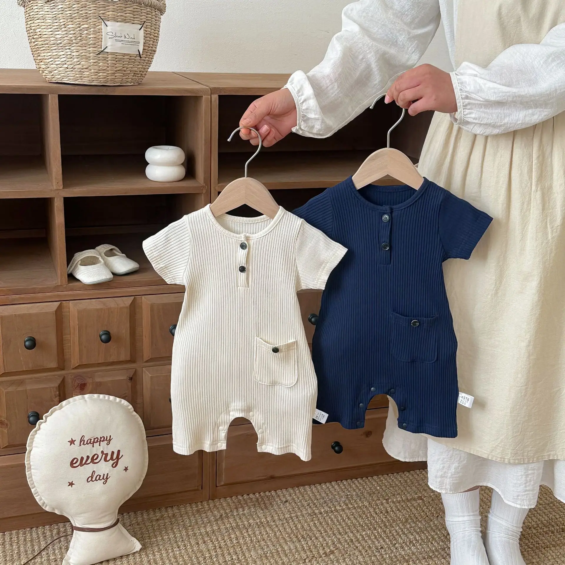 

Летний новый комбинезон-ромпер для малышей 2026 года, однотонный, простой, повседневный, в рубчик, из хлопка, для мальчиков и девочек, 0-24 месяца