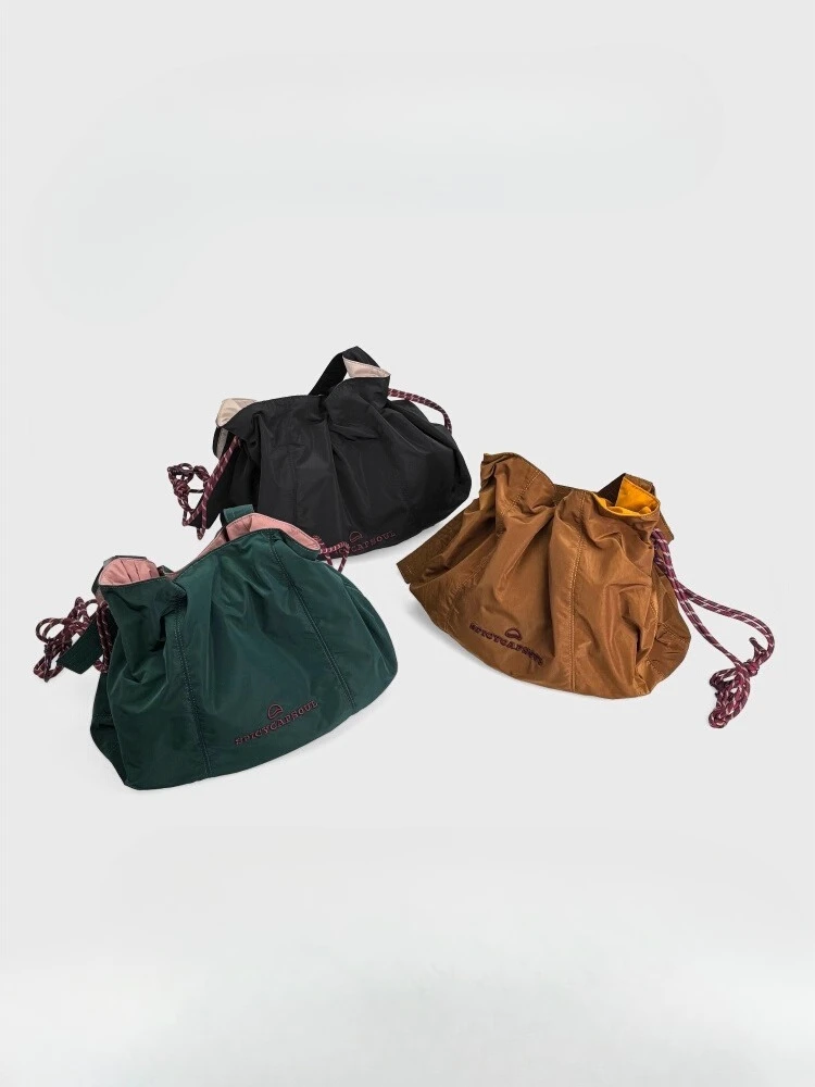 

Pearlescent retro American shoulder crossbody sports bag