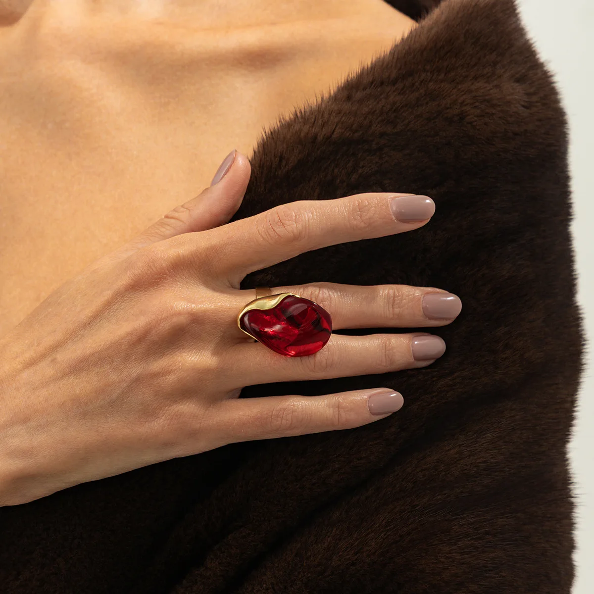 موضة مطعمة الراتنج الشفاف قابل للتعديل المفتوحة خواتم المرأة الرجعية غير النظامية الذهب اللون المفصل الدائري مجوهرات الحفلات الساحرة