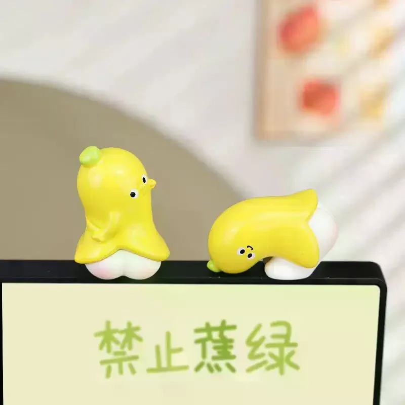 1PC Resin Banana Figurine Computer Monitor Decor,Cute Mini Banana Statues For Car Dashboard,Funny TV/Photo Frame Decorations