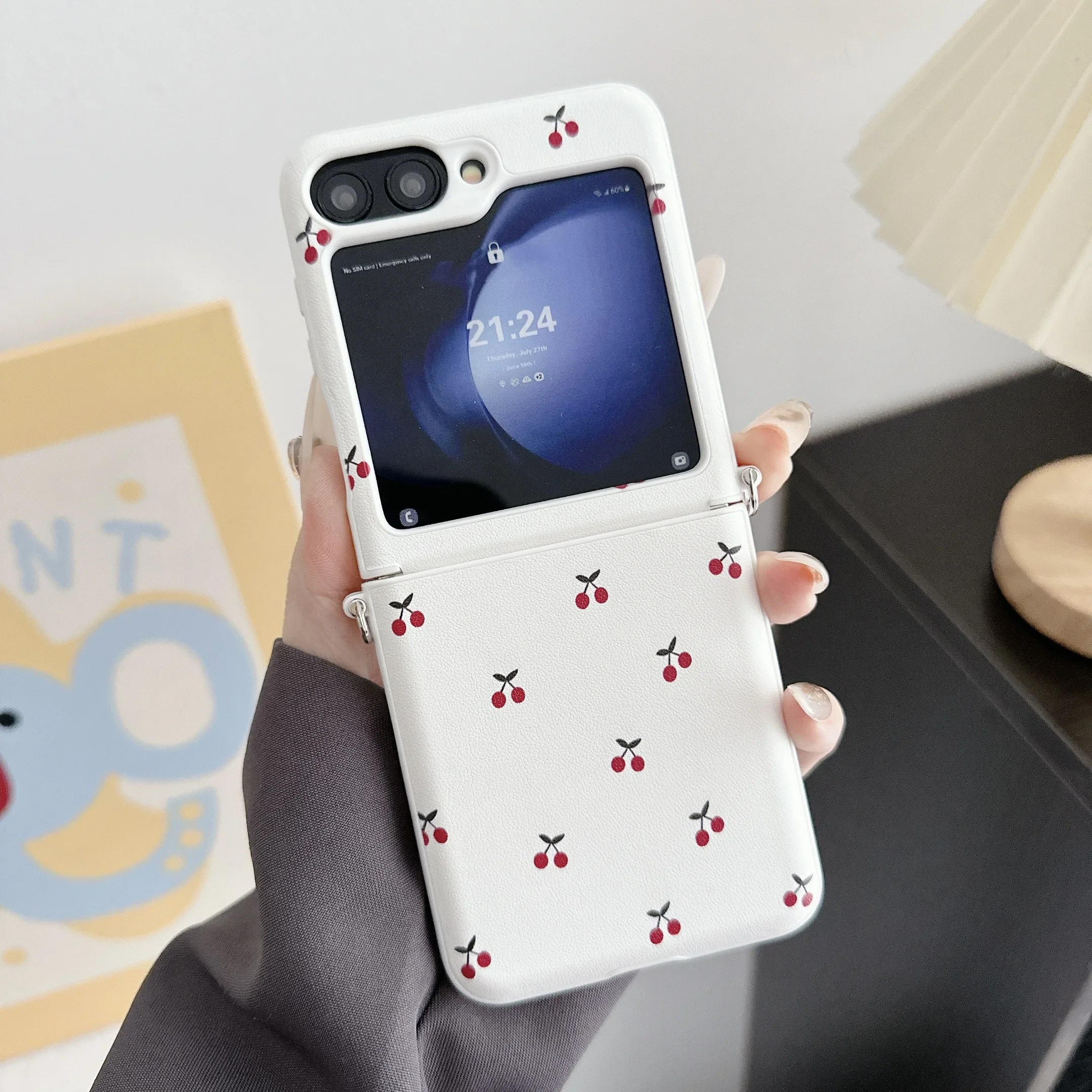 For Motorola Razr 60Ultra 50Ultra Cherry Pattern Bracelet Protect Case For Razr 2024+ Motorola Razr50U Razr 2025Plus 2025Ultra