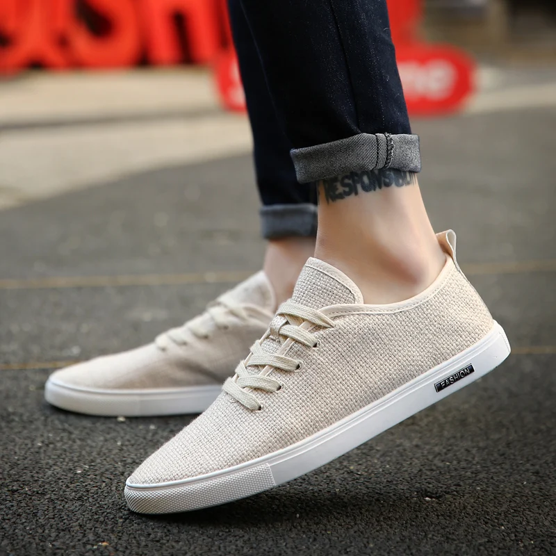 Scarpe di tela beige moda Scarpe da skateboard da uomo Scarpe casual piatte Scarpe da passeggio da uomo Scarpe da guida leggere e traspiranti per uomo