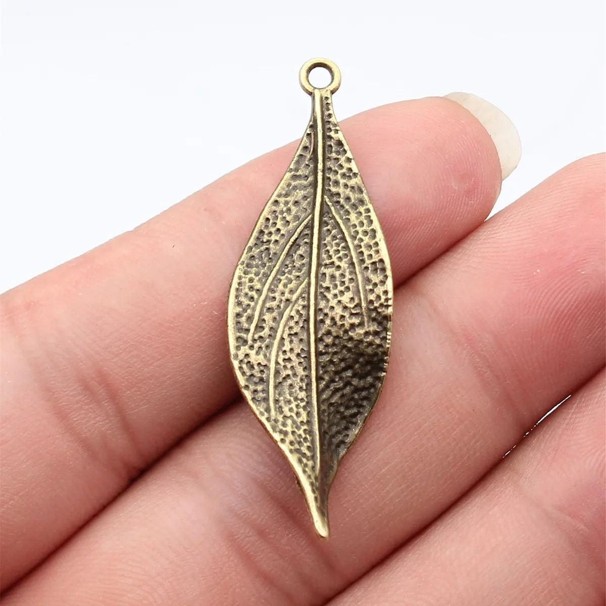 

10 шт. подвесок в форме витых листьев, 49x16 мм, цвета: KC Gold, Antique Silver, Antique Gold, Antique Bronze