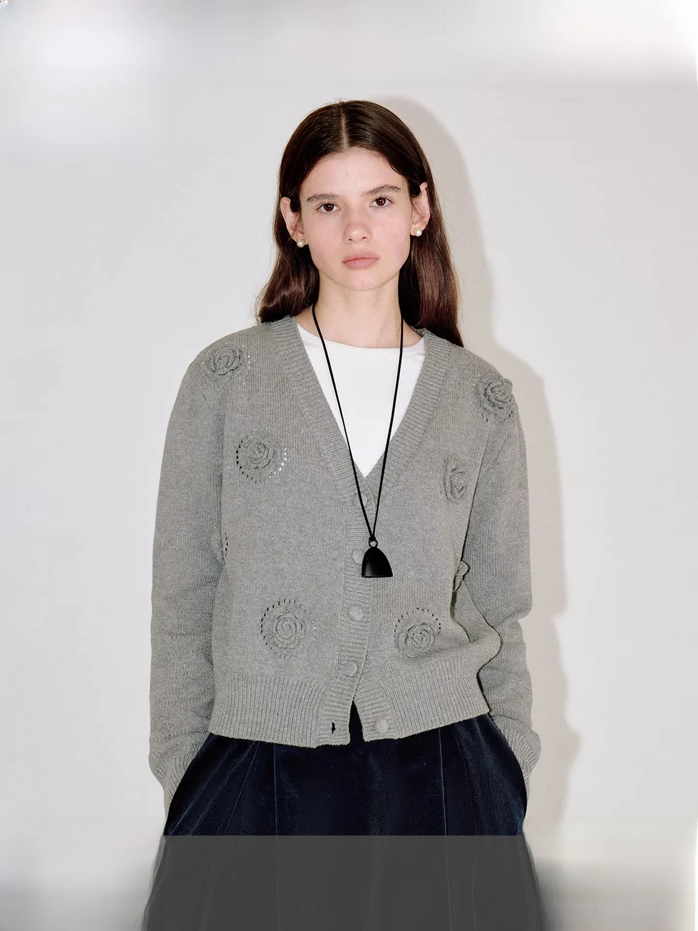 

Fano Anti-Aging Playful Hollow out 3D Flower V-Ne Knitwear Women's Top Spring 2026 New Casual Loose Fit Cotton Blend