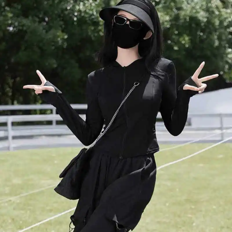 Hooded - black