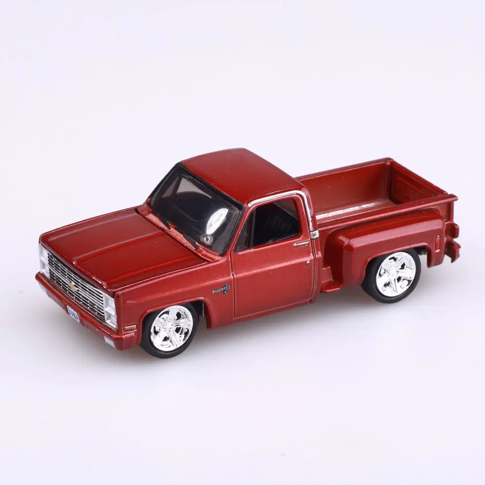 Auto World 1/64 Scale Chevy Suburban Bburago Diecast Cars Alloy Toy Car Model Collection Diecast Alloy Car Model for Gift