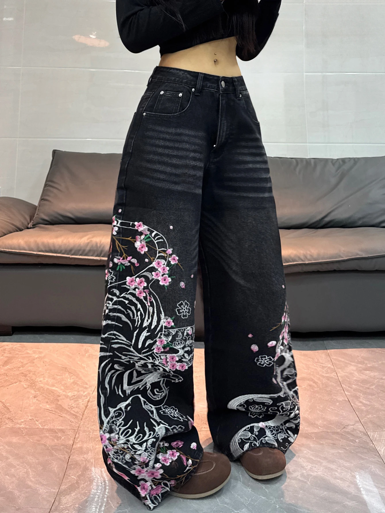 Vintage Urban Fashion - 1 ピースアメリカンスタイルのヴィンテージ花柄刺繍ルーズジーンズ、都会的でファッショナブルで多用途な女性用ブラックワイドレッグパンツ