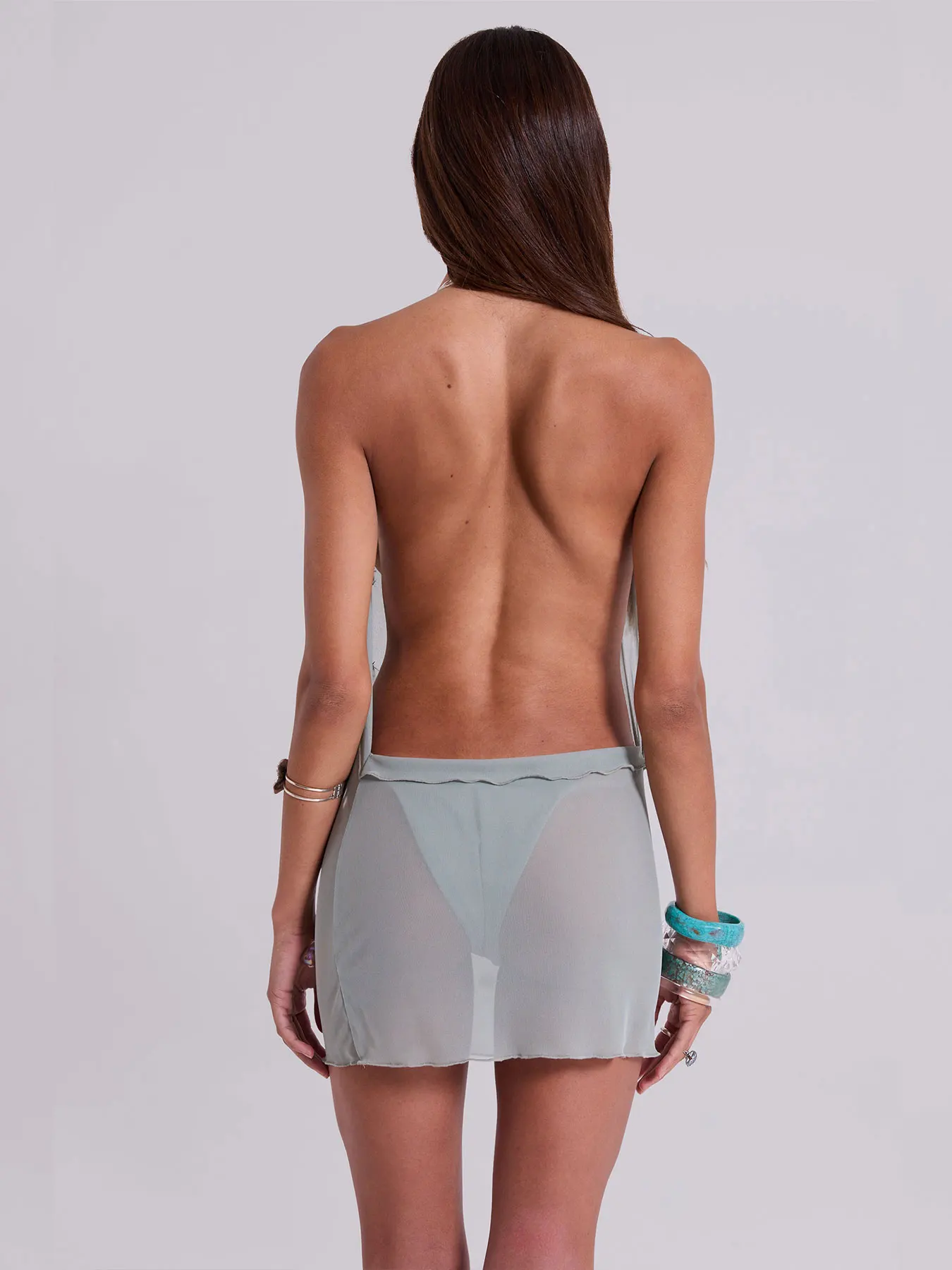 فستان قصير رمادي أنيق جديد لعام 2025 مع زخارف قطرة الماء الكريستالية مثالية لملابس الشاطئ وحفلات حمام السباحة في الصيف