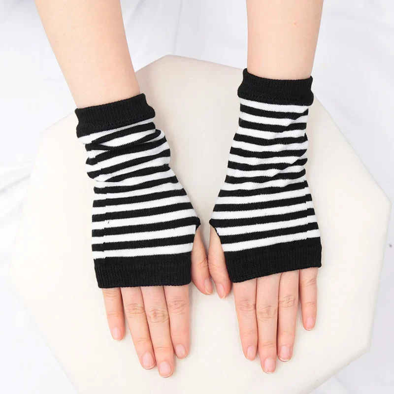 Anime Women Short Fingerless Gloves Cosplay Mitten Unisex Oversleeve Arm Warmer Men\'s Fashion Warm Cuff Gloves Cosplay Accessory