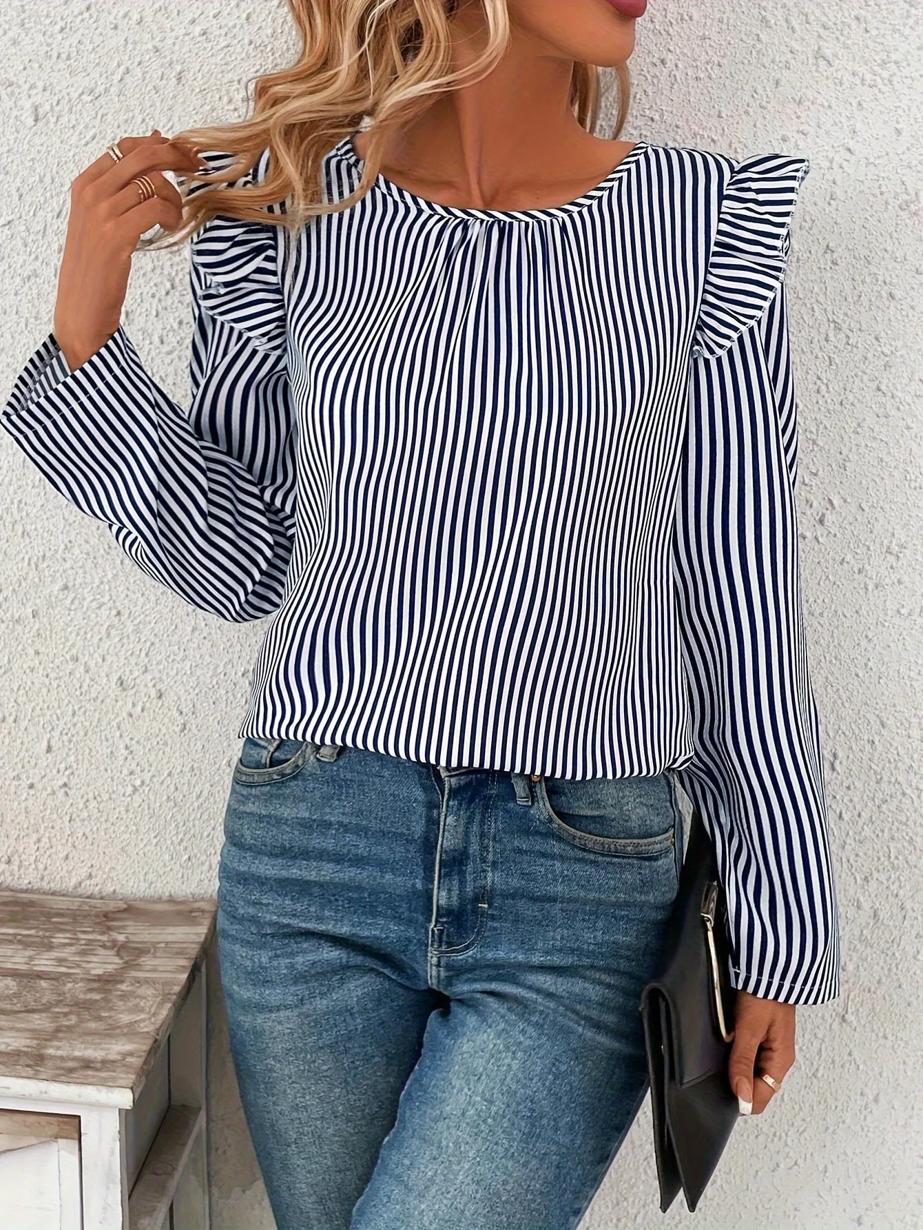 2014 New Striped Shirt Women's Summer Commuting Fashion Thin Coat Design Sense European and American Style Top Casual Sunscreen