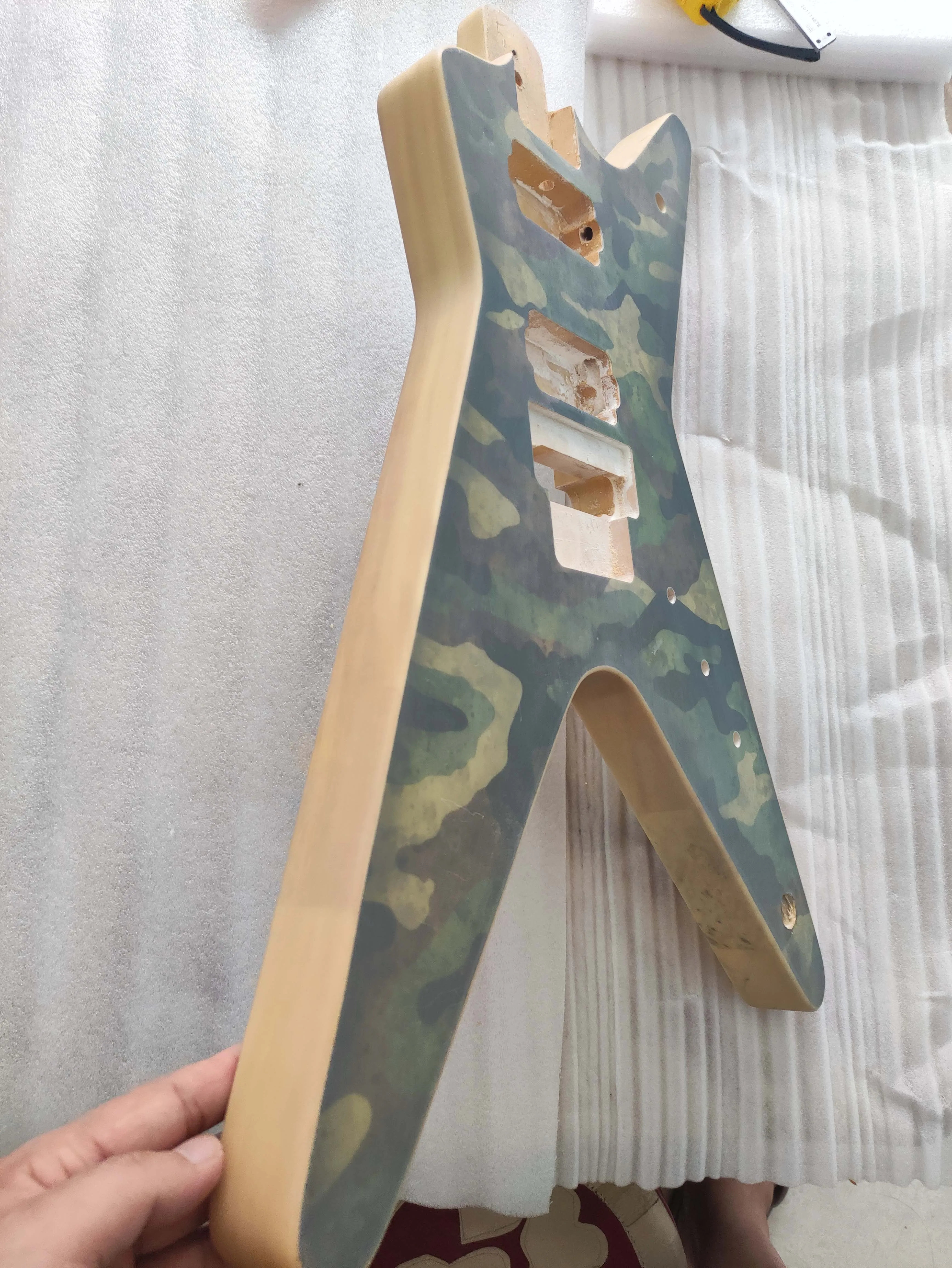 Heterotypic-Electric Guitar Body,6 Strings,Special Shape, Guitar Barrel,Matte Finished, Camouflage Top,Floyd Rose,Tremolo Bridge