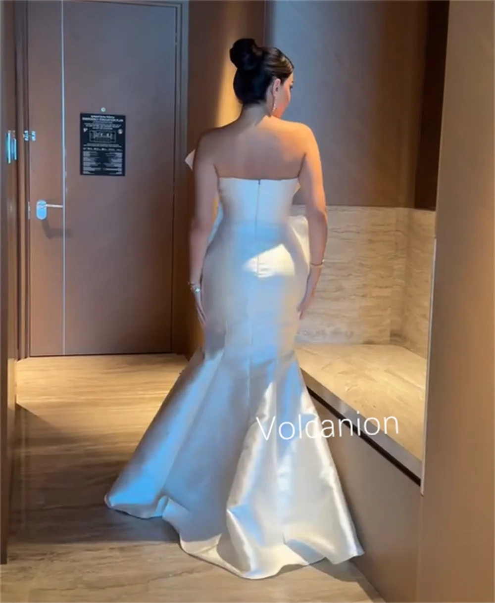 تخصيص الطراز الحديث Charmeuse الطية البوق فساتين طويلة حمالة مناسبة مخصصة