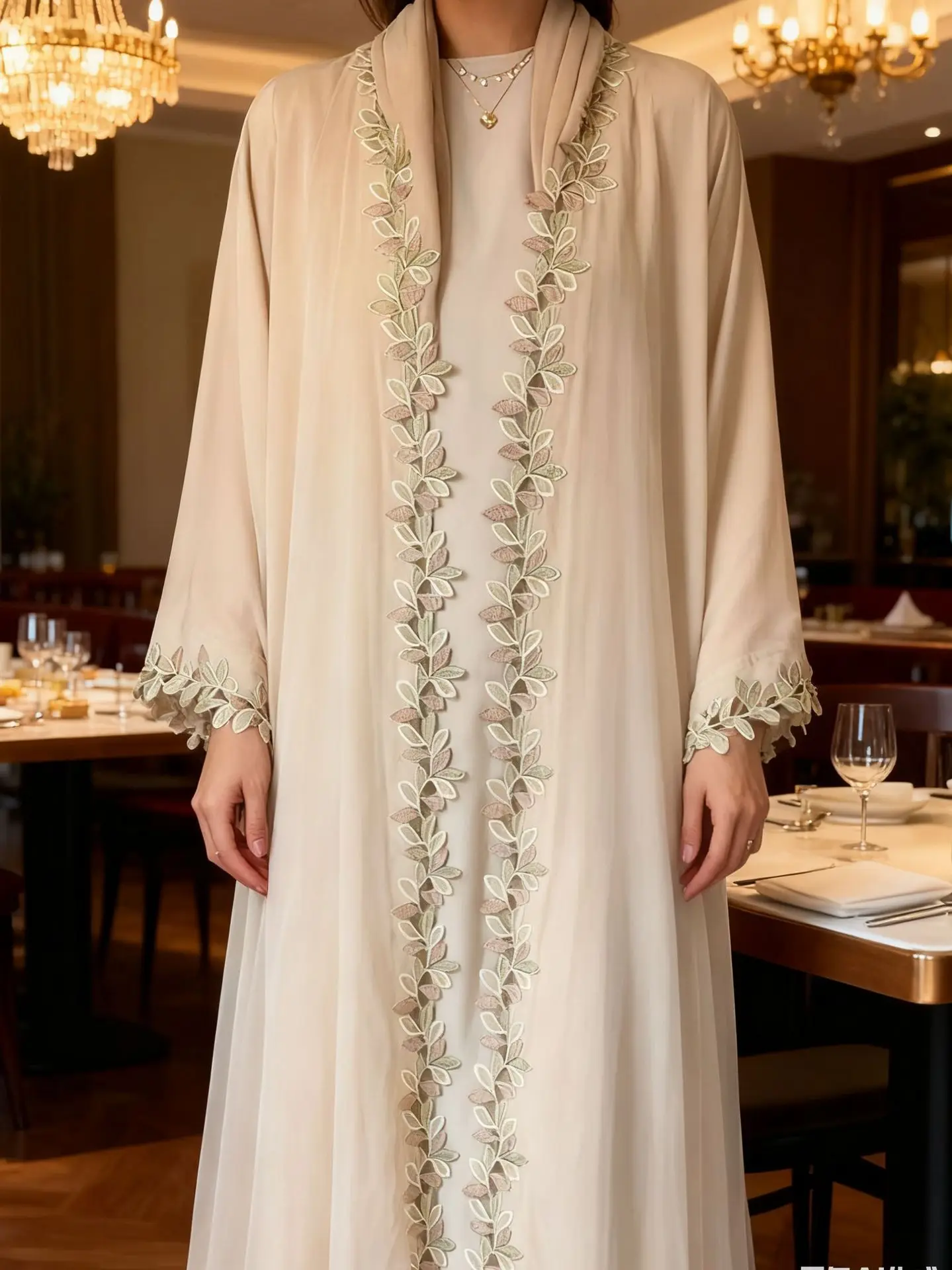 Dubai Abito da donna modesto alla moda Abito lungo ricamato Kimono aperto Cardigan Abbaya Ricamo floreale Turchia Abito arabo islamico