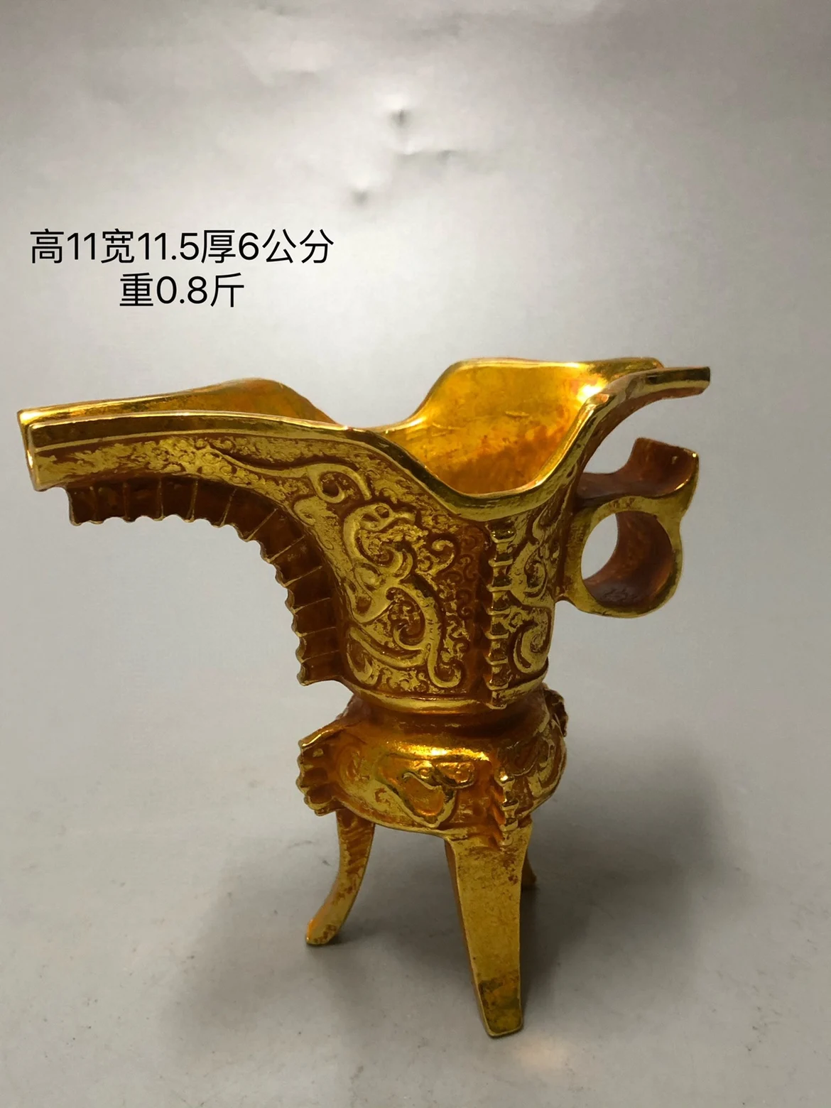 

Antique bronze gilt-plated father Xin Jue cup wine bottle tripod jue cup film and television props high-end cultural gift orname