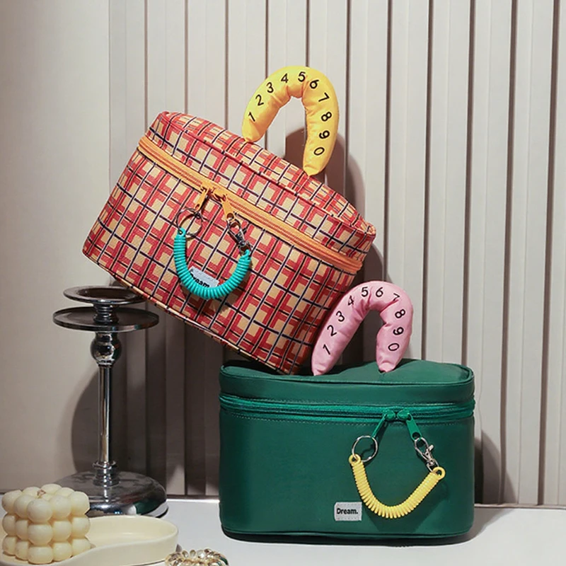 Large capacity waterproof makeup bag - cute and portable, layered and separated, suitable for business travel, storing toiletrie