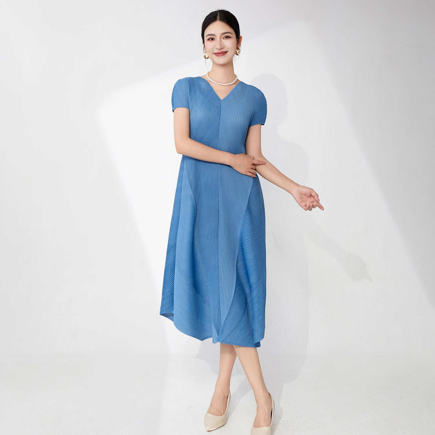 Summer 2025 New Women's Fashion Dress Loose Irregular Miyake Pleated Dress V-neck Casual Dress