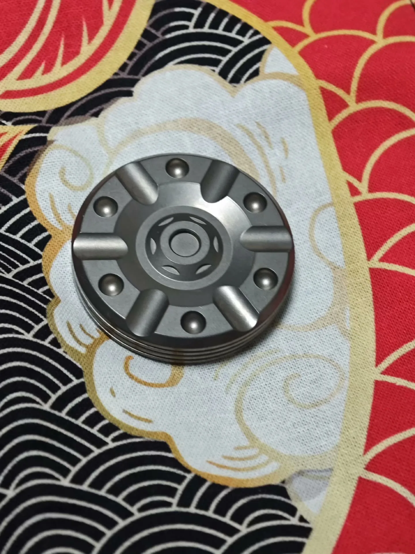 

Lao Rong Papa Coin, Titanium Alloy PPB, Fingertip Gyroscope Decompression EDC