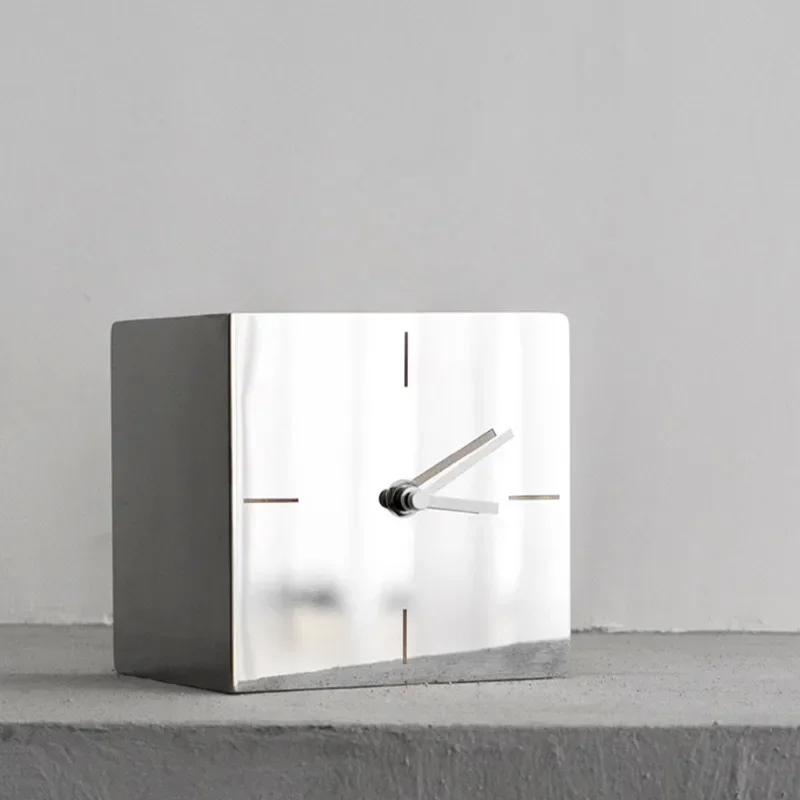 Modern Stainless Steel Dial Plate Table Clocks Luxury Creative Desktop Ornament Bedroom Bedside Desk Clocks Room Decoration
