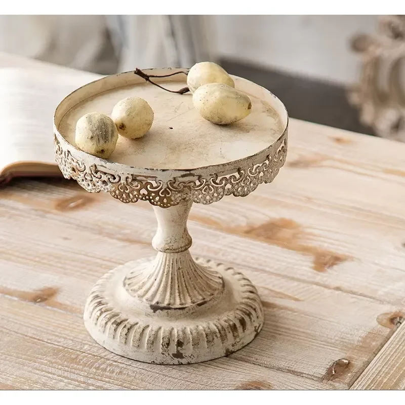 Plateau de service rond en métal blanc rétro, style rustique vintage, pour la cuisine, la décoration, les desserts et les gâteaux