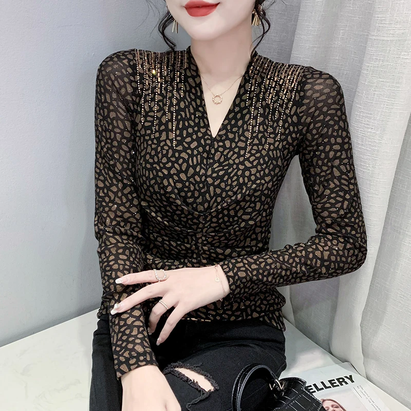 Black Korean Style Fall Casual T-Shirt Fashion Sexy V-Neck Draped Diamonds Elegant Women's Tops Long Sleeve Tees 2024 New 492809