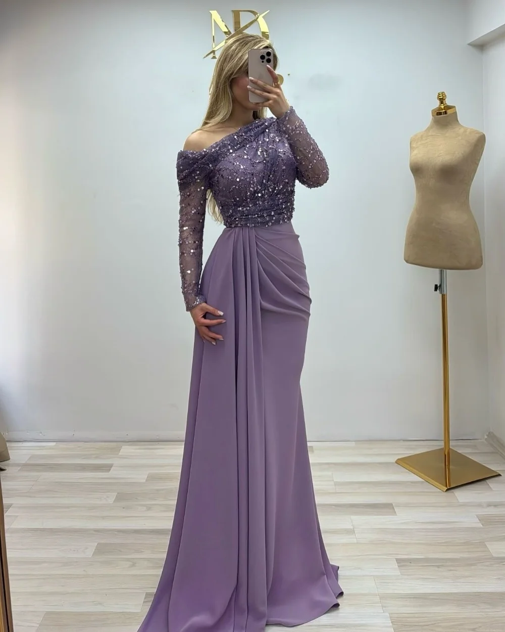 

Customized Modern Style Intricate Chiffon Sequined Draped Straight Off-the-shoulder Long Dresses Bespoke Occasion Dresses Casual